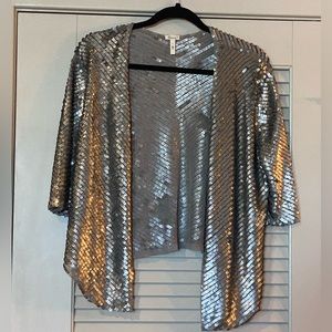 Flounce, metallic cover